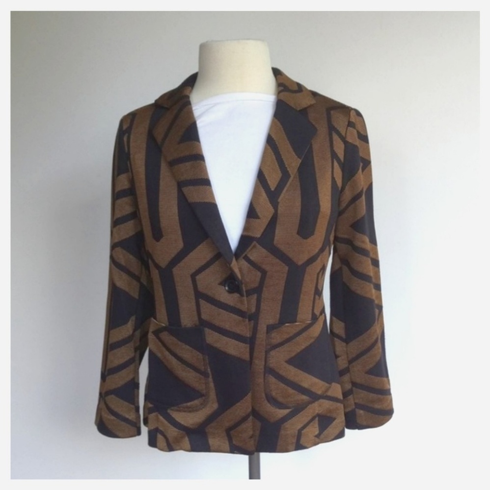 Chico's Women Size M  (1) Geometric One Button …